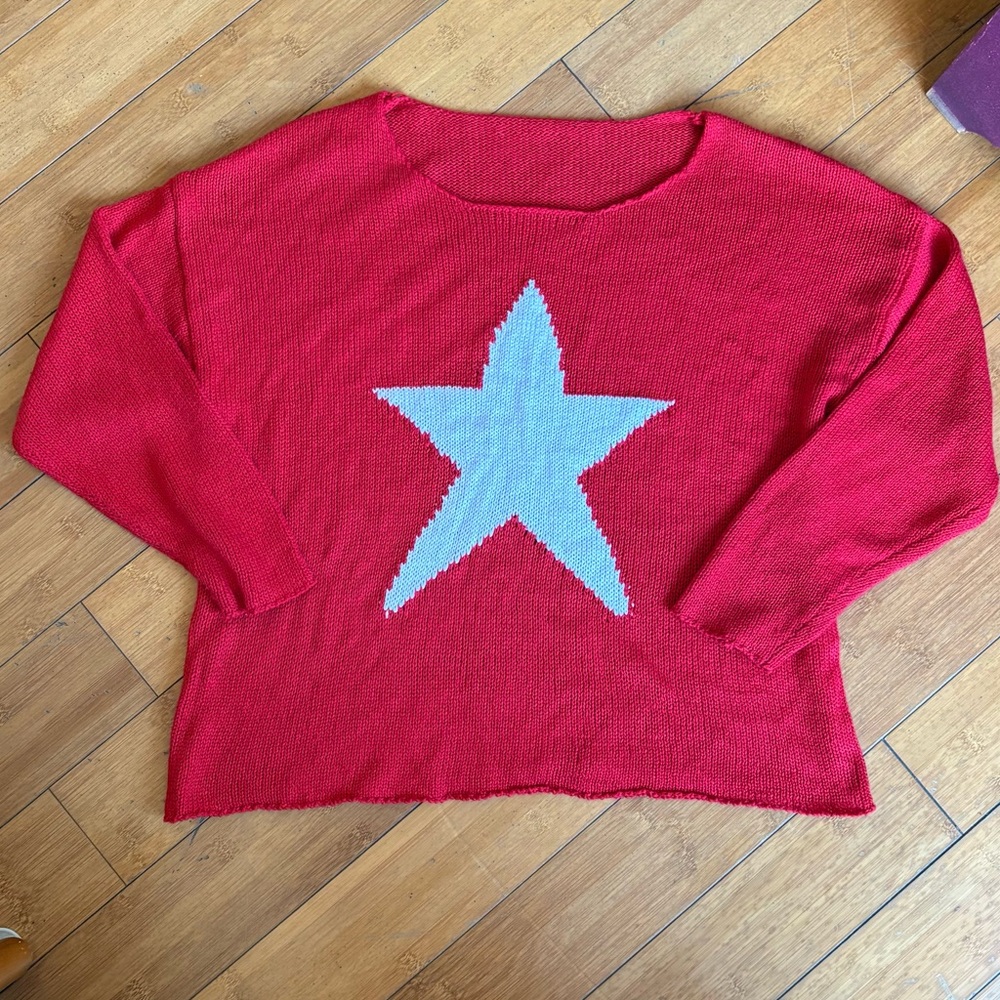 Lightweight Red Beach Sweater with White Star